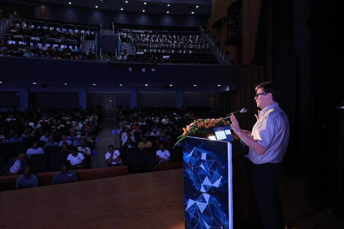 Dr. Yann LeCun